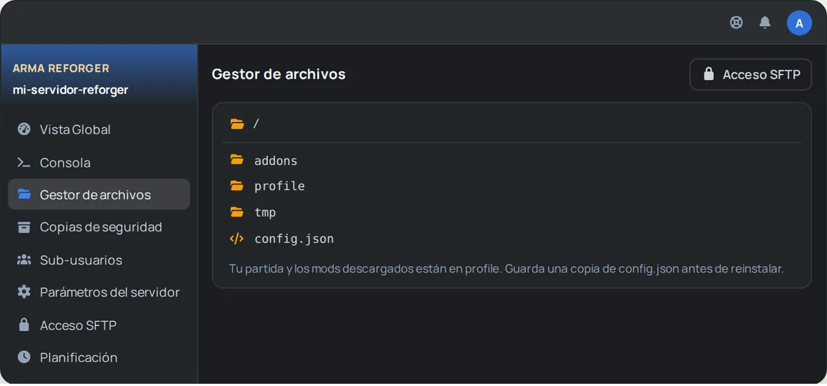 Gestor de archivos de OuiPanel en la raíz de un servidor Arma Reforger, con las carpetas addons, profile y tmp y el archivo config.json