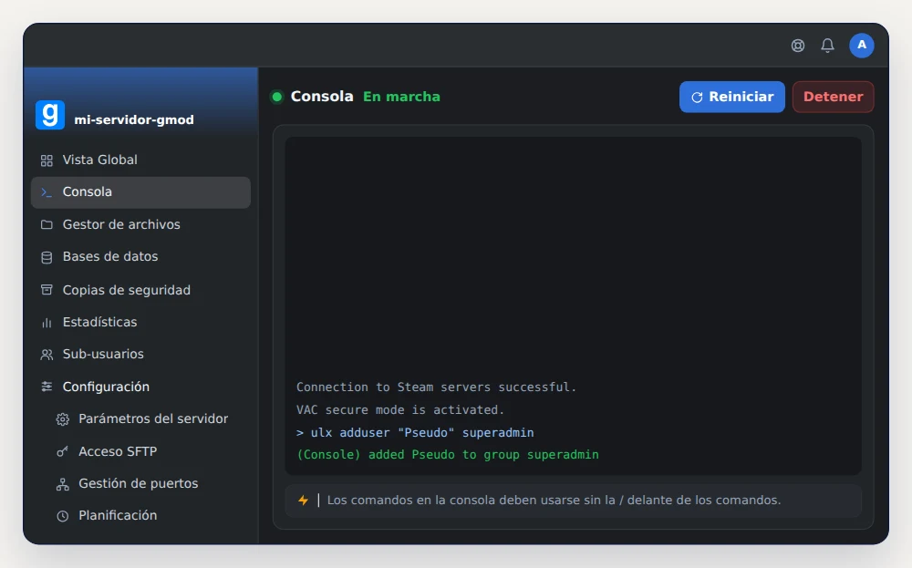 Consola de OuiPanel de un servidor GMod con el comando ulx adduser y su respuesta added Pseudo to group superadmin