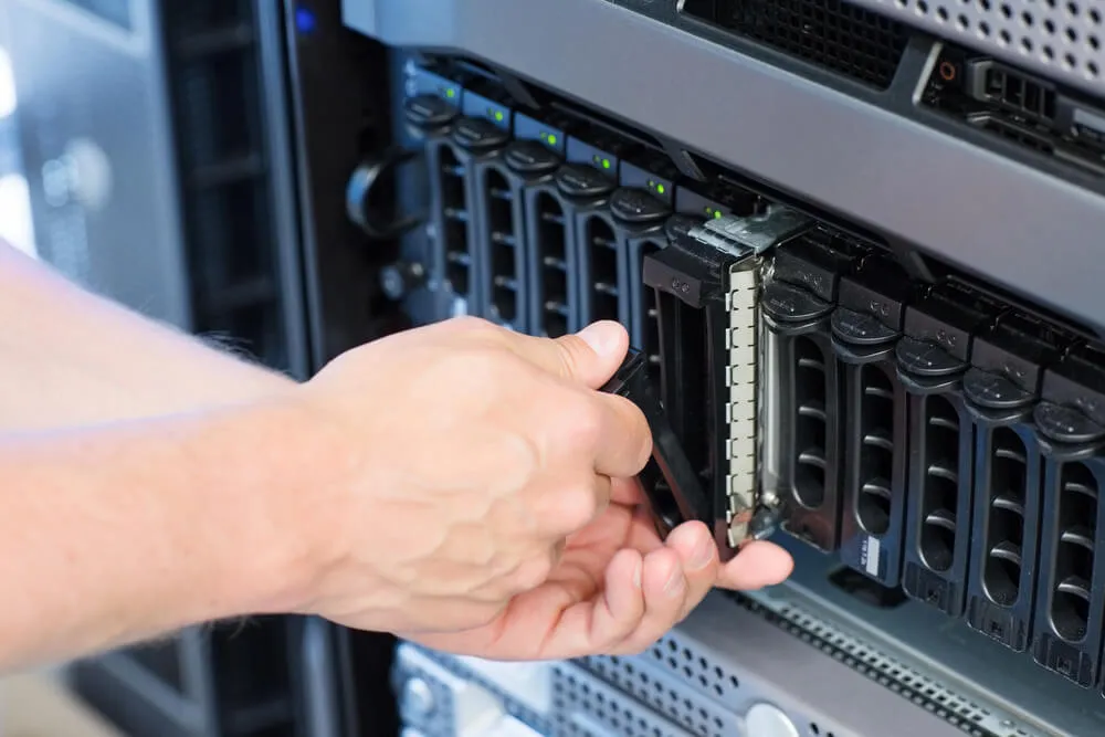 Hands & Eyes technician working on a colocation rack
