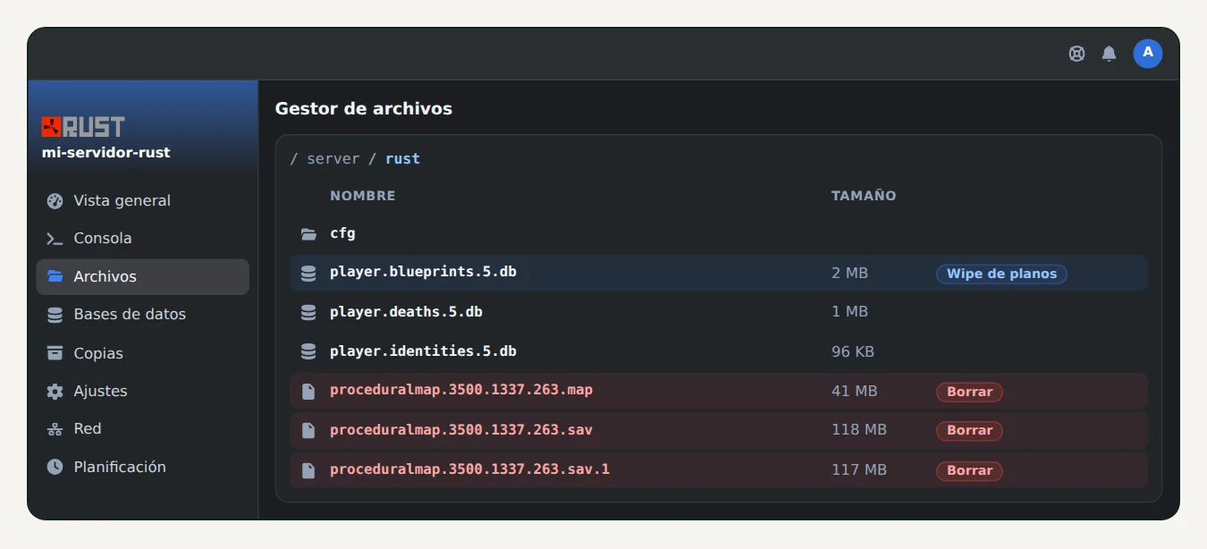 Gestor de archivos de OuiPanel en server/rust, con los archivos del mapa que borrar y la base de los planos