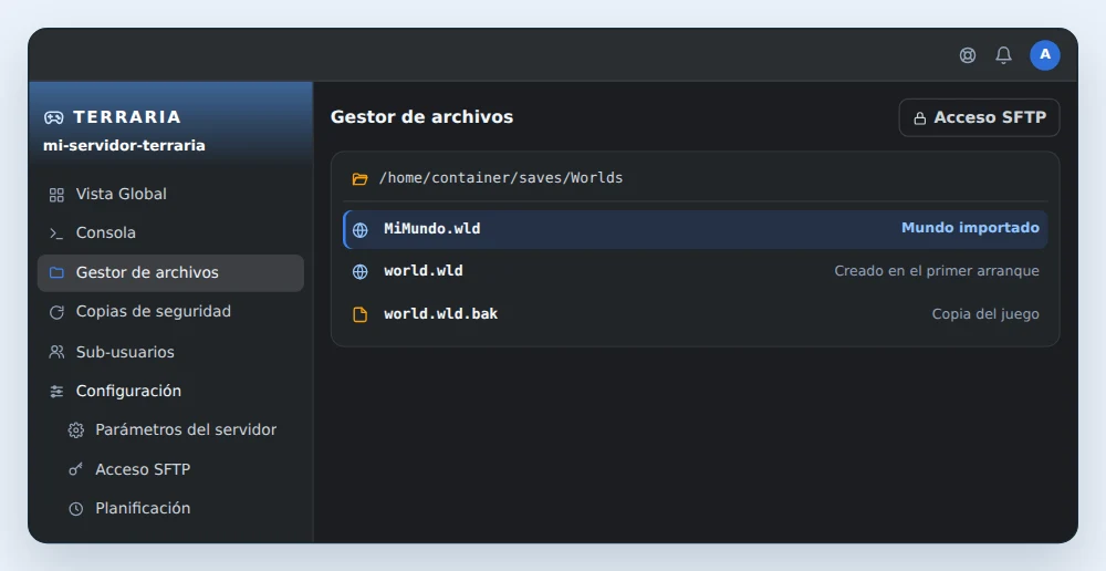 Gestor de archivos de OuiPanel en la carpeta saves/Worlds de un servidor Terraria vanilla, con el mundo importado MiMundo.wld, el mundo world.wld creado en el primer arranque y su copia world.wld.bak