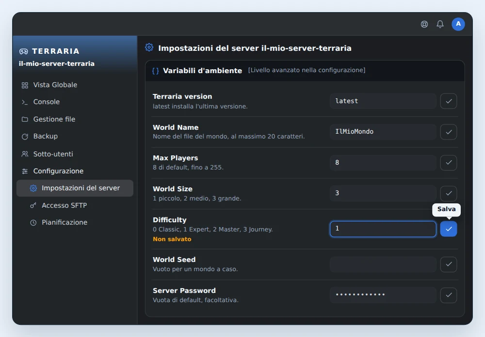 Scheda Variabili d'ambiente di un server Terraria vanilla in OuiPanel, con Terraria version su latest, World Name su IlMioMondo, Max Players a 8, World Size a 3, Difficulty portata a 1 e non ancora salvata, World Seed vuoto e Server Password mascherata