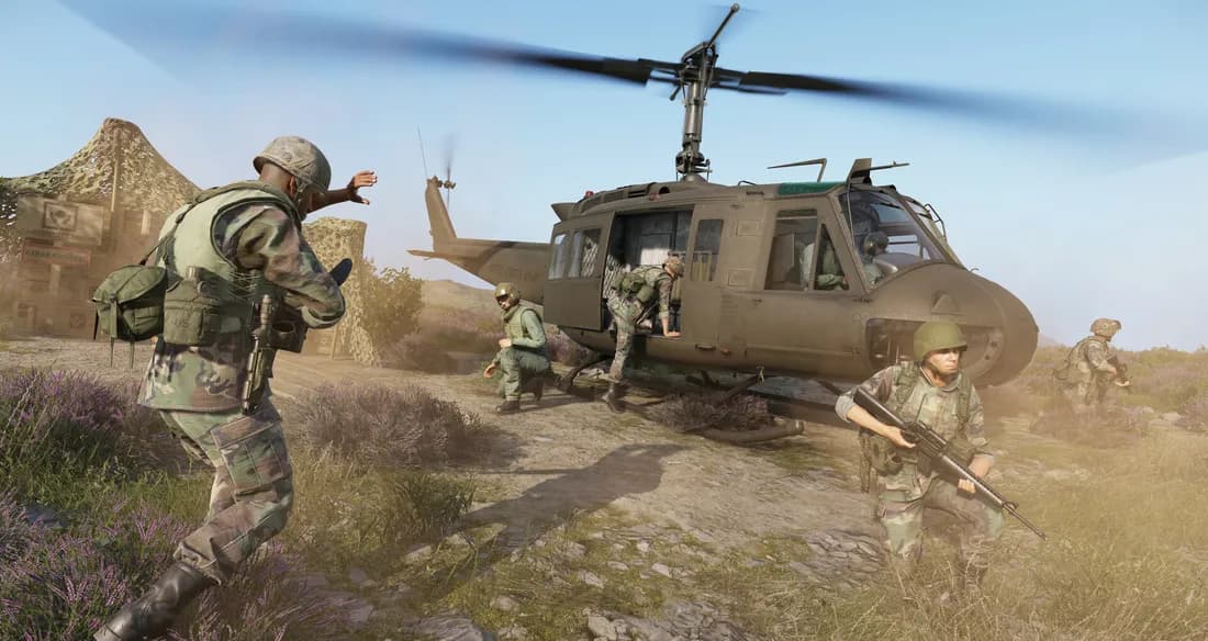 Arma Reforger screenshot: soldiers jumping out of a helicopter landed on a hillside